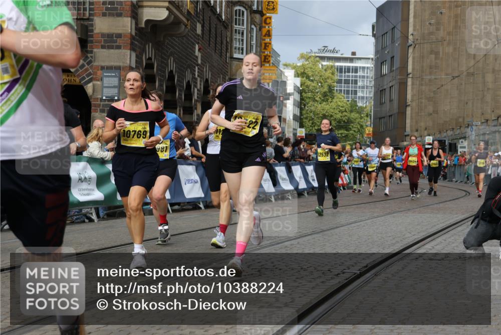 13.09.2026 - 21. swb-Marathon Bremen Strokosch-Dieckow http://msf.ph/oto/10388224 13.09.2026 11:09:34 Ziel 10314, 10321, 10570, 10630, 10664, 10686, 10694, 10823, 10983, 11091, 11138, 11304, 11578, 11764, 11882, 11883, 11915, 11987, 11995, 12155, 12322, 12337, 12491, 12554, 13607, 10234, 10386, 10417, 10645, 10696, 10712, 10737, 10785, 10990, 10991, 11937, 12409, 12449 meine-sportfotos.de