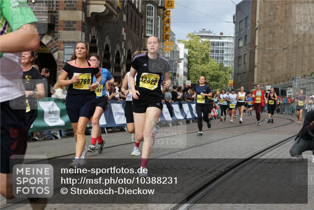 13.09.2026 - 21. swb-Marathon Bremen Strokosch-Dieckow http://msf.ph/oto/10388231 13.09.2026 11:09:34 Ziel 10314, 10321, 10570, 10630, 10664, 10686, 10694, 10823, 10983, 11091, 11138, 11304, 11578, 11764, 11882, 11883, 11915, 11987, 11995, 12155, 12322, 12337, 12491, 12554, 13607, 10234, 10386, 10417, 10645, 10696, 10712, 10737, 10785, 10990, 10991, 11937, 12409, 12449 meine-sportfotos.de