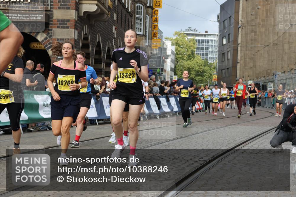 13.09.2026 - 21. swb-Marathon Bremen Strokosch-Dieckow http://msf.ph/oto/10388246 13.09.2026 11:09:35 Ziel 10314, 10321, 10556, 10570, 10630, 10664, 10686, 10694, 10769, 10823, 10983, 11091, 11138, 11304, 11578, 11764, 11882, 11883, 11914, 11915, 11987, 11995, 12155, 12322, 12337, 12491, 13607, 10234, 10386, 10417, 10645, 10696, 10737, 10785, 10990, 10991, 12449 meine-sportfotos.de