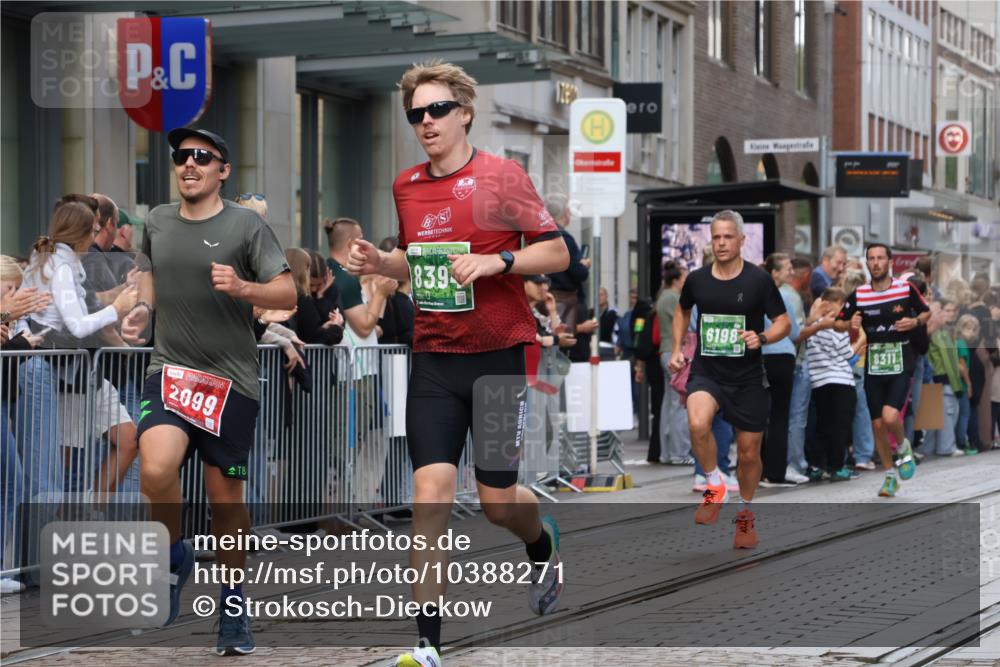 13.09.2026 - 21. swb-Marathon Bremen Strokosch-Dieckow http://msf.ph/oto/10388271 13.09.2026 12:58:14 Ziel 346, 1472, 2049, 5672, 6198, 8311, 8394, 1323, 1379, 1604, 1717, 2073, 2099, 9065 meine-sportfotos.de