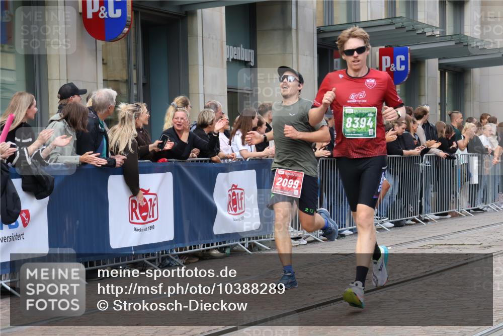 13.09.2026 - 21. swb-Marathon Bremen Strokosch-Dieckow http://msf.ph/oto/10388289 13.09.2026 12:58:15 Ziel 346, 1472, 2049, 5672, 6198, 8311, 8394, 1323, 1379, 1472, 1604, 1717, 2073, 2099, 9065 meine-sportfotos.de
