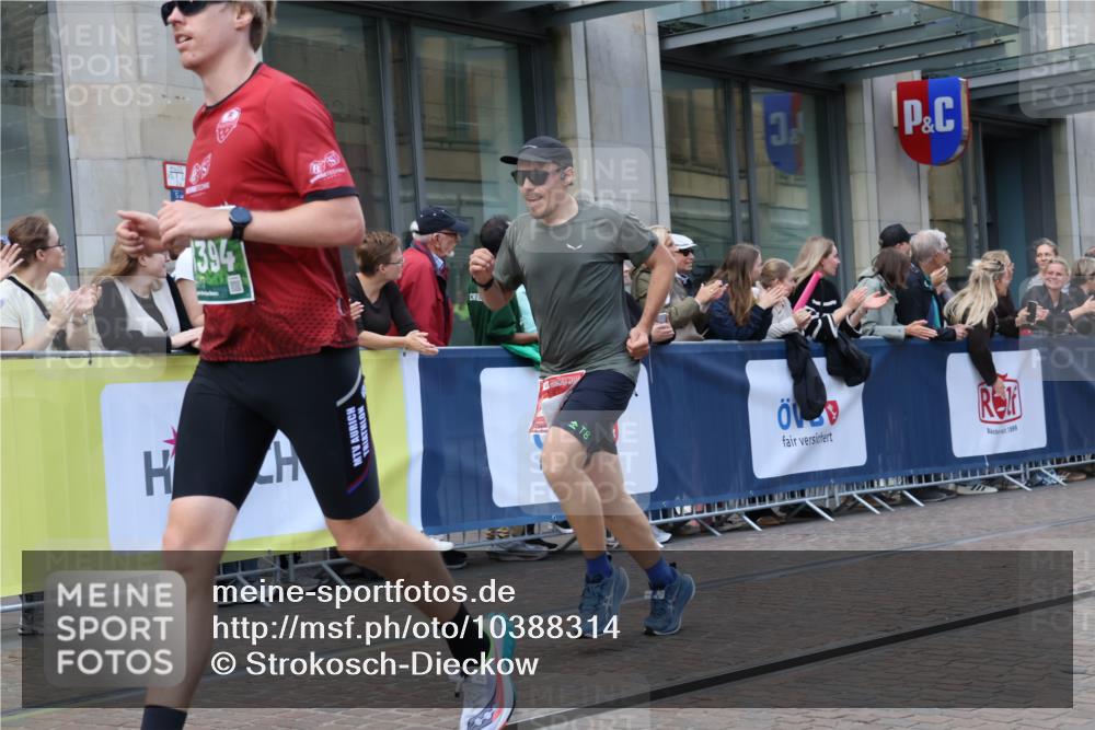 13.09.2026 - 21. swb-Marathon Bremen Strokosch-Dieckow http://msf.ph/oto/10388314 13.09.2026 12:58:16 Ziel 346, 2049, 5672, 6198, 8311, 8394, 1323, 1379, 1472, 1604, 1717, 2073, 2099, 9065 meine-sportfotos.de