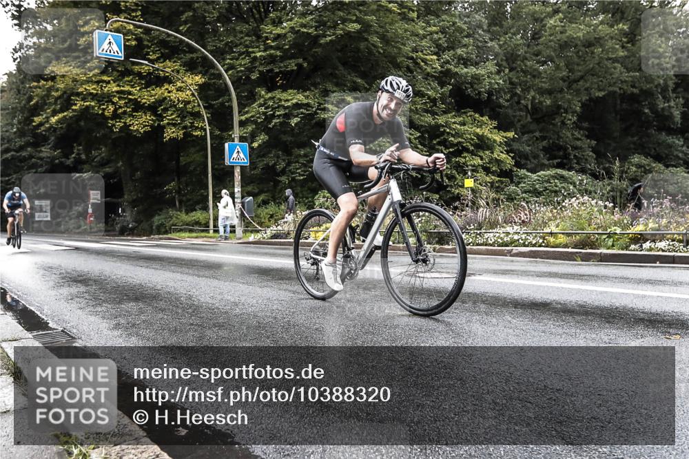 13.09.2026 - Stadtparktriathlon H.Heesch http://msf.ph/oto/10388320 13.09.2026 12:27:35 Radfahren 1047, 1051 meine-sportfotos.de