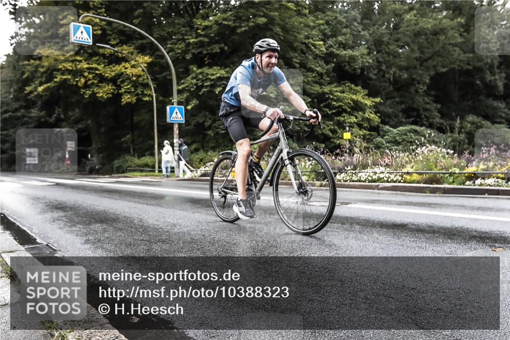 13.09.2026 - Stadtparktriathlon H.Heesch http://msf.ph/oto/10388323 13.09.2026 12:27:37 Radfahren 1047, 1051 meine-sportfotos.de