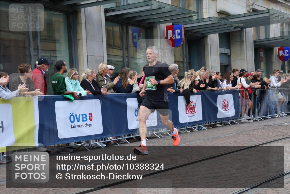 13.09.2026 - 21. swb-Marathon Bremen Strokosch-Dieckow http://msf.ph/oto/10388324 13.09.2026 12:58:17 Ziel 346, 2049, 5672, 6198, 6929, 8311, 8394, 1323, 1379, 1472, 1604, 1717, 2073, 2099, 9065 meine-sportfotos.de