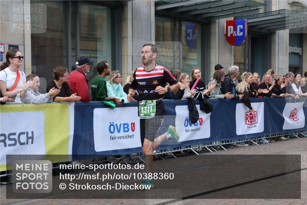 13.09.2026 - 21. swb-Marathon Bremen Strokosch-Dieckow http://msf.ph/oto/10388360 13.09.2026 12:58:19 Ziel 346, 1576, 2049, 5672, 6198, 6929, 8311, 8394, 1379, 1472, 1604, 1717, 2073, 2099, 9065 meine-sportfotos.de