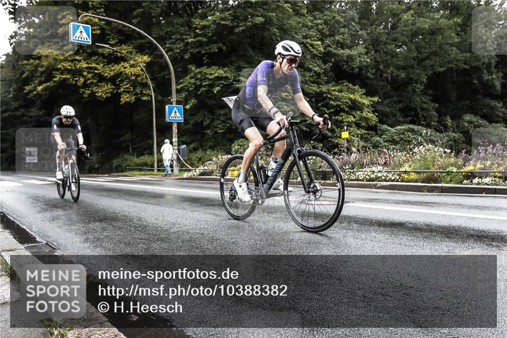 13.09.2026 - Stadtparktriathlon H.Heesch http://msf.ph/oto/10388382 13.09.2026 12:29:01 Radfahren 953, 1006, 1050 meine-sportfotos.de