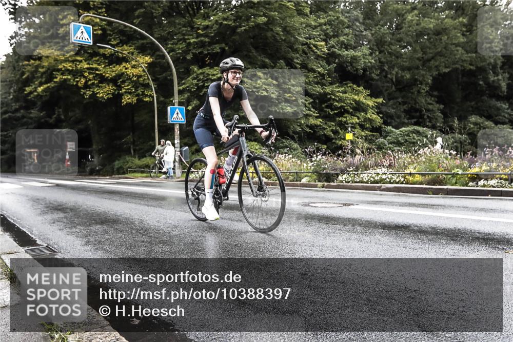 13.09.2026 - Stadtparktriathlon H.Heesch http://msf.ph/oto/10388397 13.09.2026 12:29:14 Radfahren 1072, 1128, 1242 meine-sportfotos.de
