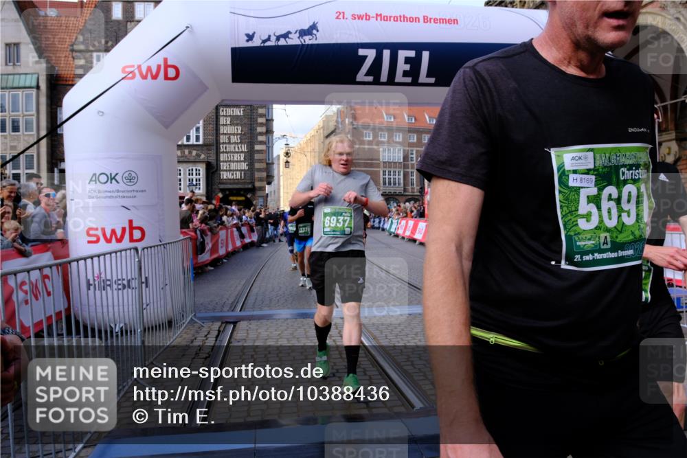 13.09.2026 - 21. swb-Marathon Bremen Tim E. http://msf.ph/oto/10388436 13.09.2026 13:29:17 Ziel 394, 430, 565, 687, 722, 725, 745, 936, 1014, 1274, 1688, 2070, 2223, 2378, 2851, 3419, 3665, 3938, 4590, 5225, 5267, 5531, 5691, 5865, 6099, 6817, 6937, 6955, 7134, 8984, 8985, 9562, 13174 meine-sportfotos.de