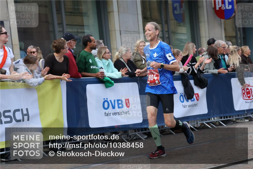 13.09.2026 - 21. swb-Marathon Bremen Strokosch-Dieckow http://msf.ph/oto/10388458 13.09.2026 12:58:27 Ziel 346, 1576, 2049, 3624, 4847, 5672, 6929, 8065, 1379, 1472, 1604, 1717, 2073, 6198, 8311, 8394 meine-sportfotos.de