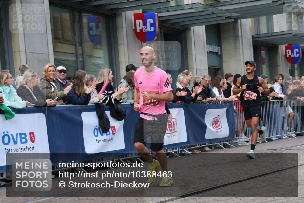 13.09.2026 - 21. swb-Marathon Bremen Strokosch-Dieckow http://msf.ph/oto/10388463 13.09.2026 12:58:28 Ziel 346, 1576, 2049, 3624, 4847, 5672, 6929, 8065, 1379, 1472, 1604, 1717, 2073, 6198, 8311, 8394 meine-sportfotos.de