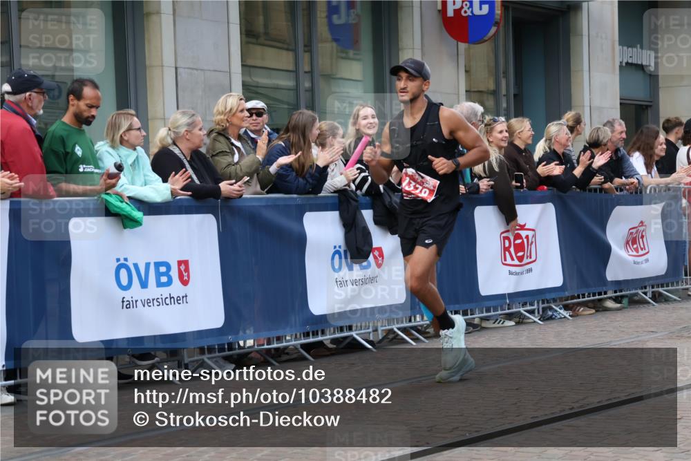 13.09.2026 - 21. swb-Marathon Bremen Strokosch-Dieckow http://msf.ph/oto/10388482 13.09.2026 12:58:29 Ziel 346, 1576, 2049, 3624, 4847, 5672, 6929, 8065, 346, 1379, 1472, 1604, 1717, 2073, 6198, 8311, 8394 meine-sportfotos.de