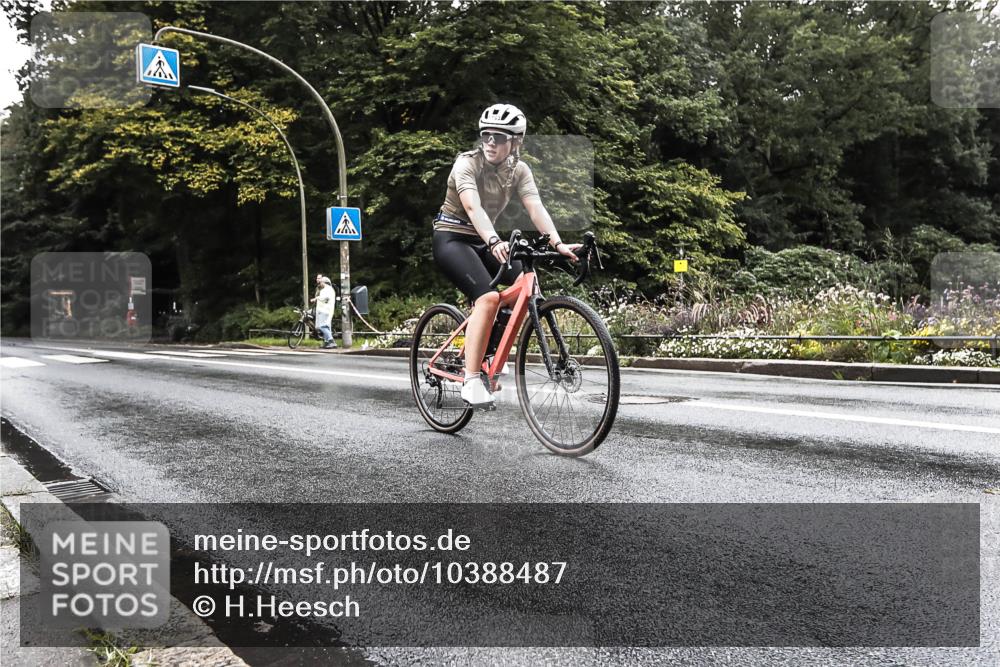 13.09.2026 - Stadtparktriathlon H.Heesch http://msf.ph/oto/10388487 13.09.2026 12:30:37 Radfahren 1156, 1163 meine-sportfotos.de