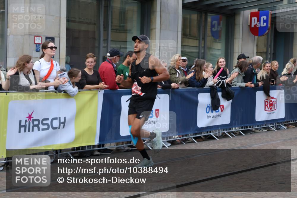 13.09.2026 - 21. swb-Marathon Bremen Strokosch-Dieckow http://msf.ph/oto/10388494 13.09.2026 12:58:30 Ziel 1576, 2049, 3624, 4847, 5672, 6929, 8065, 9329, 346, 1379, 1472, 1604, 1717, 6198, 8311, 8394 meine-sportfotos.de