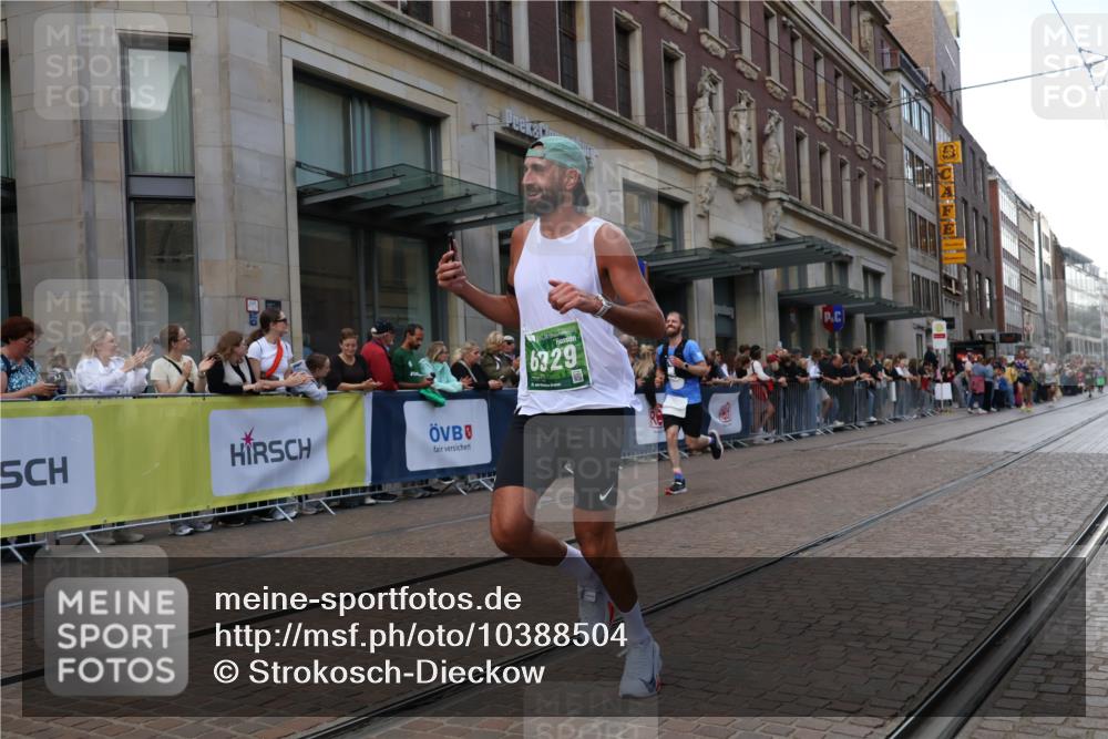 13.09.2026 - 21. swb-Marathon Bremen Strokosch-Dieckow http://msf.ph/oto/10388504 13.09.2026 12:58:31 Ziel 1118, 1576, 2049, 3624, 4847, 5672, 6929, 8065, 8994, 9329, 346, 1379, 1472, 1604, 1717, 6198, 8311, 8394 meine-sportfotos.de