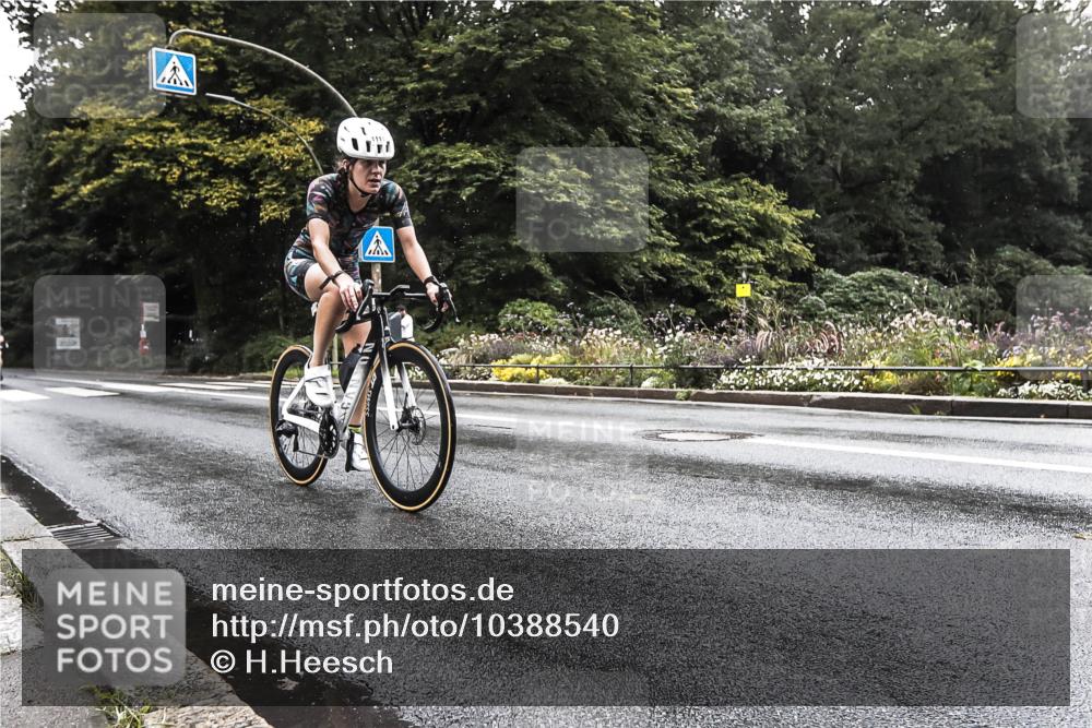 13.09.2026 - Stadtparktriathlon H.Heesch http://msf.ph/oto/10388540 13.09.2026 12:31:46 Radfahren 977, 1044, 1084, 1111 meine-sportfotos.de