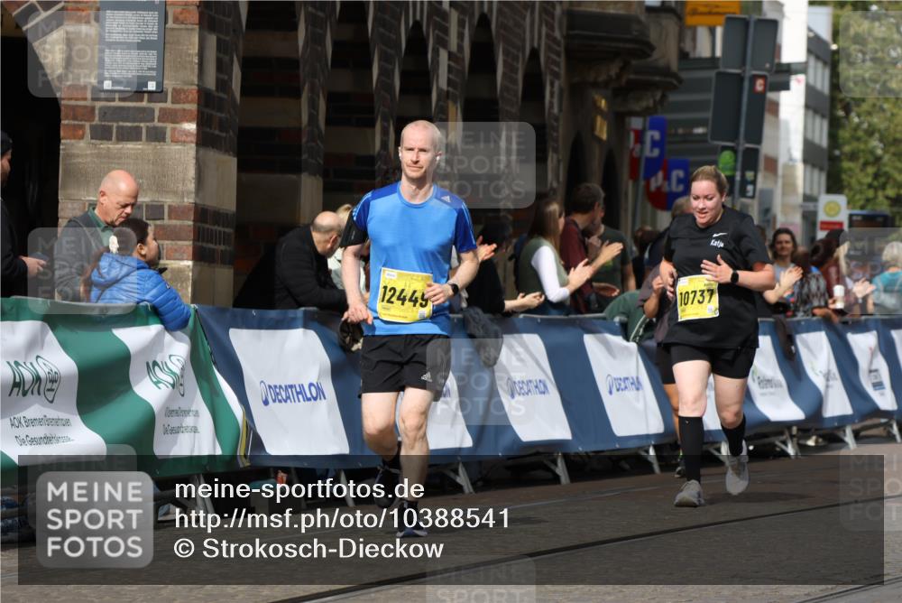 13.09.2026 - 21. swb-Marathon Bremen Strokosch-Dieckow http://msf.ph/oto/10388541 13.09.2026 11:09:53 Ziel 10234, 10386, 10417, 10424, 10556, 10696, 10712, 10769, 10785, 10823, 10981, 10990, 10991, 11192, 11225, 11883, 11914, 11937, 11995, 12322, 12409, 12474, 12532, 10299, 10435, 10751, 11119, 11441, 12207 meine-sportfotos.de