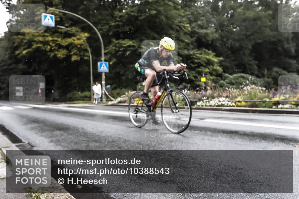 13.09.2026 - Stadtparktriathlon H.Heesch http://msf.ph/oto/10388543 13.09.2026 12:31:49 Radfahren 932, 977, 1111 meine-sportfotos.de