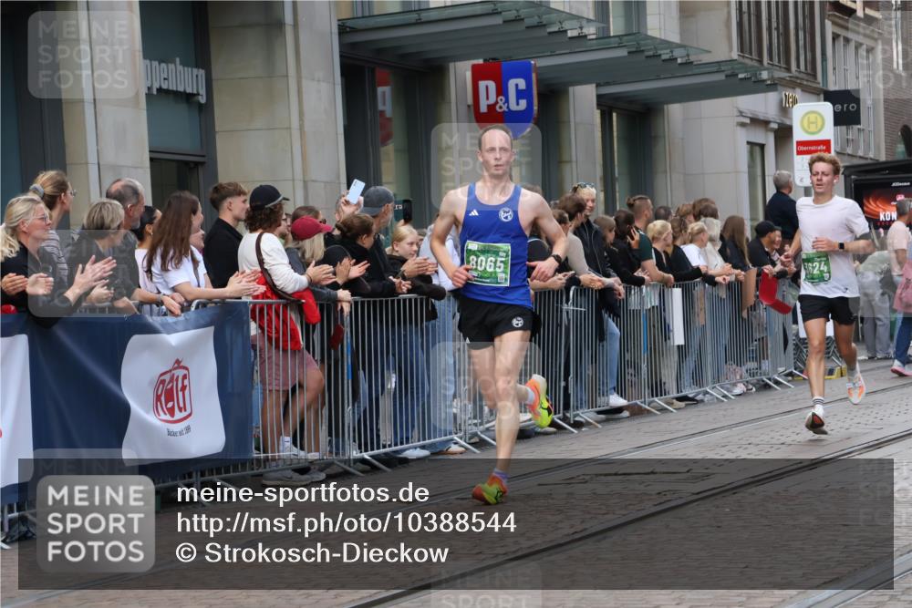 13.09.2026 - 21. swb-Marathon Bremen Strokosch-Dieckow http://msf.ph/oto/10388544 13.09.2026 12:58:36 Ziel 1118, 1576, 3624, 3688, 4399, 4847, 6929, 8065, 8994, 9120, 9329, 346, 1379, 1472, 2049, 5672, 6198, 8311, 8394 meine-sportfotos.de