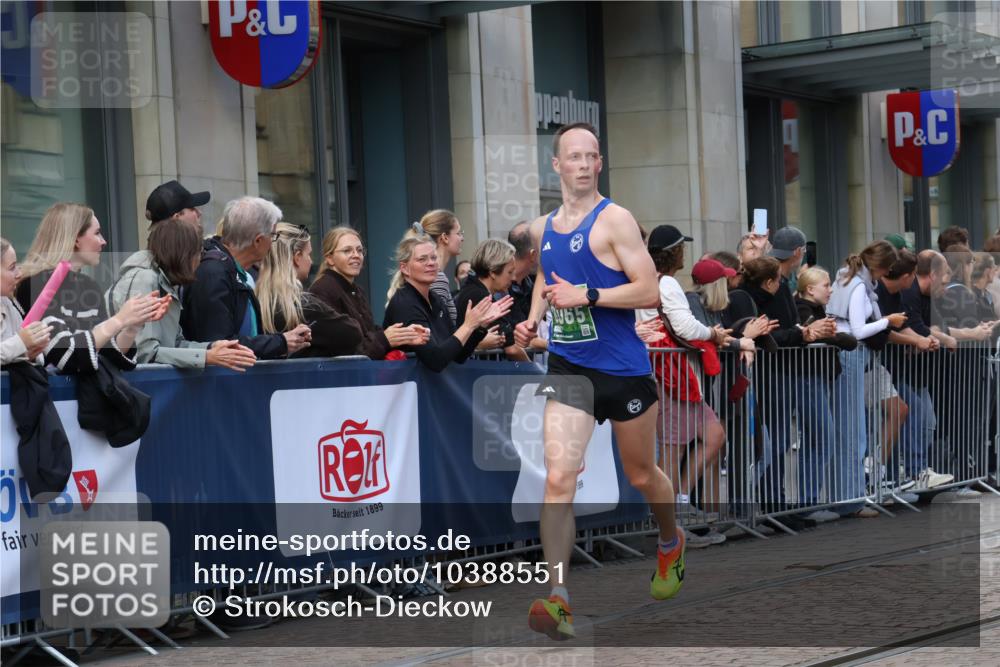 13.09.2026 - 21. swb-Marathon Bremen Strokosch-Dieckow http://msf.ph/oto/10388551 13.09.2026 12:58:37 Ziel 1118, 1576, 3624, 3688, 4399, 4847, 6929, 8065, 8994, 9120, 9329, 346, 1379, 1472, 2049, 5672, 6198, 8311, 8394 meine-sportfotos.de