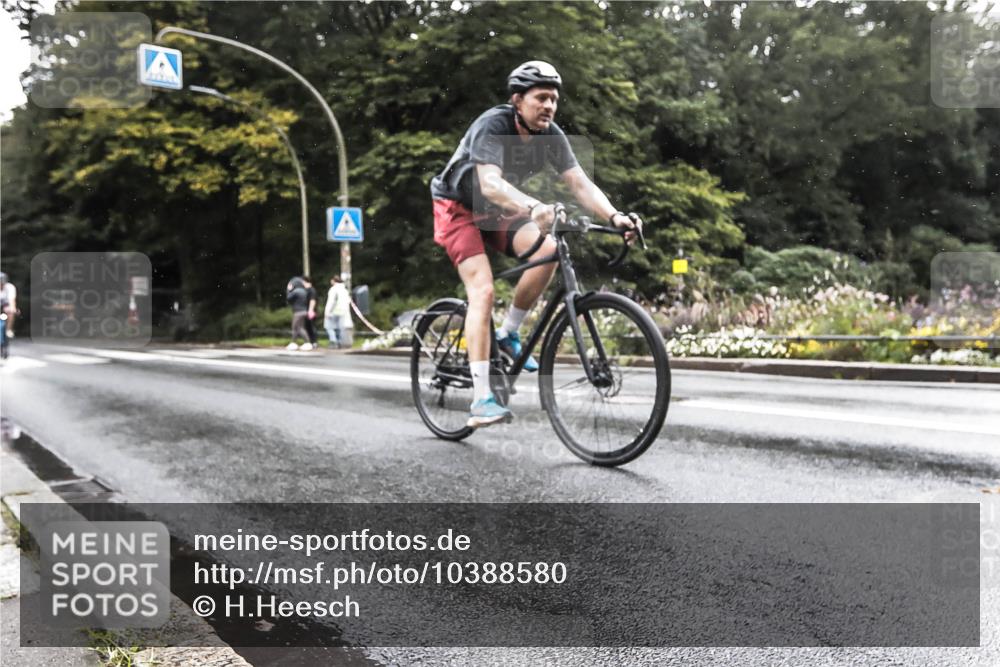13.09.2026 - Stadtparktriathlon H.Heesch http://msf.ph/oto/10388580 13.09.2026 12:33:27 Radfahren 1025, 1058, 1085, 1168 meine-sportfotos.de