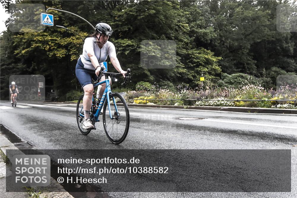 13.09.2026 - Stadtparktriathlon H.Heesch http://msf.ph/oto/10388582 13.09.2026 12:33:29 Radfahren 981, 1025, 1058, 1168 meine-sportfotos.de