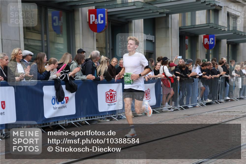 13.09.2026 - 21. swb-Marathon Bremen Strokosch-Dieckow http://msf.ph/oto/10388584 13.09.2026 12:58:39 Ziel 1118, 1576, 3624, 3688, 4399, 4847, 6929, 8065, 8994, 9120, 9329, 346, 1472, 2049, 5672, 6198, 8311, 8394 meine-sportfotos.de