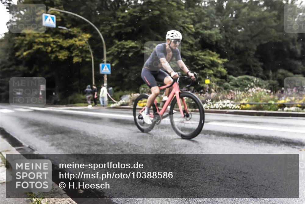 13.09.2026 - Stadtparktriathlon H.Heesch http://msf.ph/oto/10388586 13.09.2026 12:33:31 Radfahren 981, 1025, 1058, 1168 meine-sportfotos.de