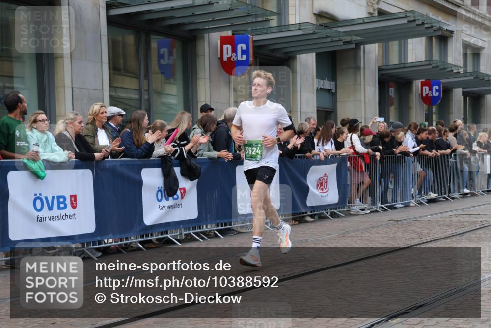 13.09.2026 - 21. swb-Marathon Bremen Strokosch-Dieckow http://msf.ph/oto/10388592 13.09.2026 12:58:39 Ziel 1118, 1576, 3624, 3688, 4399, 4847, 6929, 8065, 8994, 9120, 9329, 346, 1472, 2049, 5672, 6198, 8311, 8394 meine-sportfotos.de