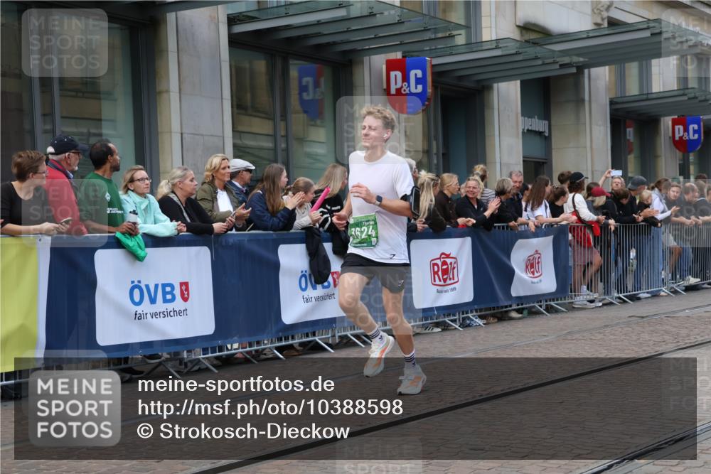 13.09.2026 - 21. swb-Marathon Bremen Strokosch-Dieckow http://msf.ph/oto/10388598 13.09.2026 12:58:39 Ziel 1118, 1576, 3624, 3688, 4399, 4847, 6929, 8065, 8994, 9120, 9329, 346, 1472, 2049, 5672, 6198, 8311, 8394 meine-sportfotos.de