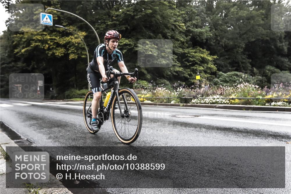 13.09.2026 - Stadtparktriathlon H.Heesch http://msf.ph/oto/10388599 13.09.2026 12:33:53 Radfahren 1086, 1093 meine-sportfotos.de