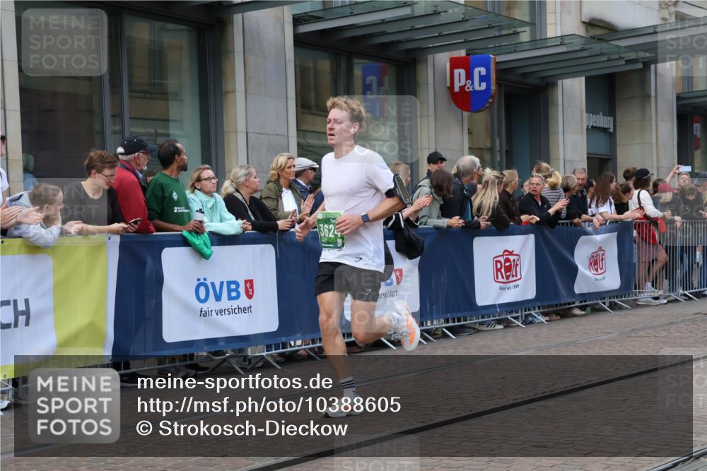 13.09.2026 - 21. swb-Marathon Bremen Strokosch-Dieckow http://msf.ph/oto/10388605 13.09.2026 12:58:39 Ziel 1118, 1576, 3624, 3688, 4399, 4847, 6929, 8065, 8994, 9120, 9329, 346, 1472, 2049, 5672, 6198, 8311, 8394 meine-sportfotos.de