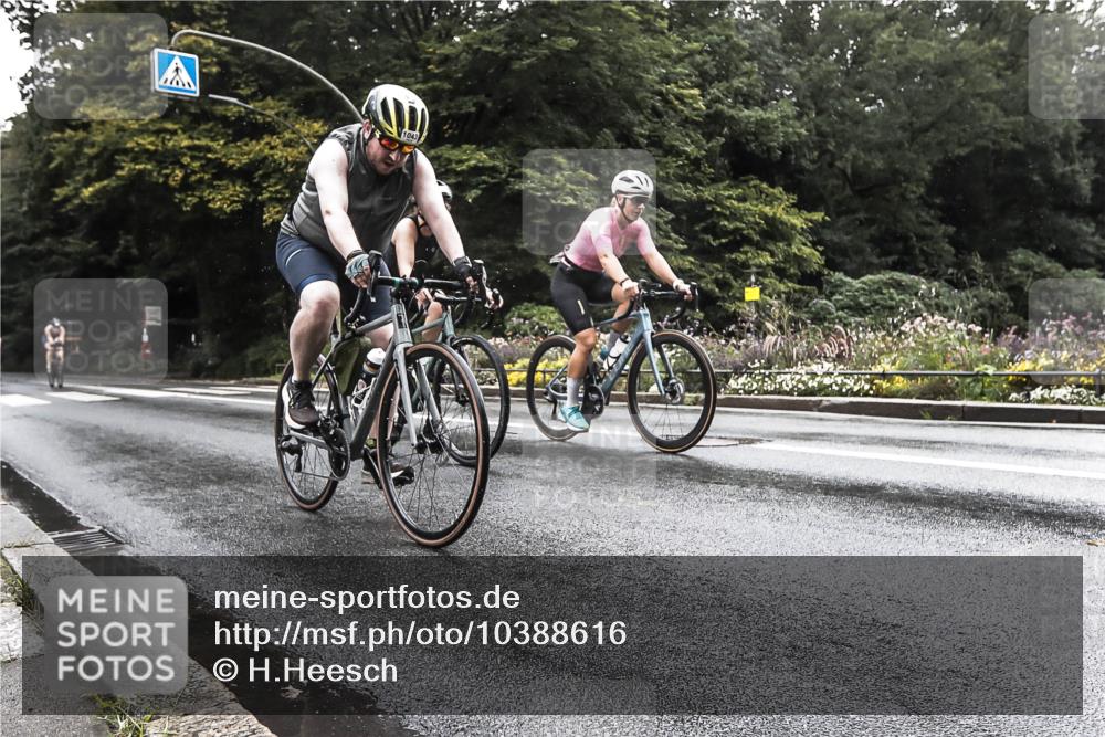 13.09.2026 - Stadtparktriathlon H.Heesch http://msf.ph/oto/10388616 13.09.2026 12:34:17 Radfahren 1043, 1096, 1104, 1141, 1145, 1170, 1187 meine-sportfotos.de