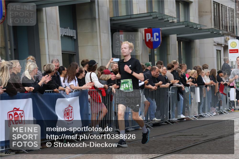 13.09.2026 - 21. swb-Marathon Bremen Strokosch-Dieckow http://msf.ph/oto/10388626 13.09.2026 12:58:41 Ziel 1118, 1576, 3584, 3624, 3688, 4399, 4847, 6929, 6991, 8065, 8994, 9120, 9329, 346, 2049, 5672, 6198, 8311, 8394 meine-sportfotos.de
