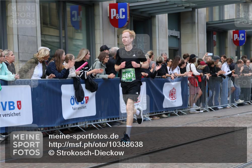 13.09.2026 - 21. swb-Marathon Bremen Strokosch-Dieckow http://msf.ph/oto/10388638 13.09.2026 12:58:42 Ziel 1118, 1508, 1576, 3584, 3624, 3688, 4399, 4847, 6929, 6991, 8065, 8994, 9120, 9329, 346, 2049, 5672, 6198, 6929, 8311, 8394 meine-sportfotos.de
