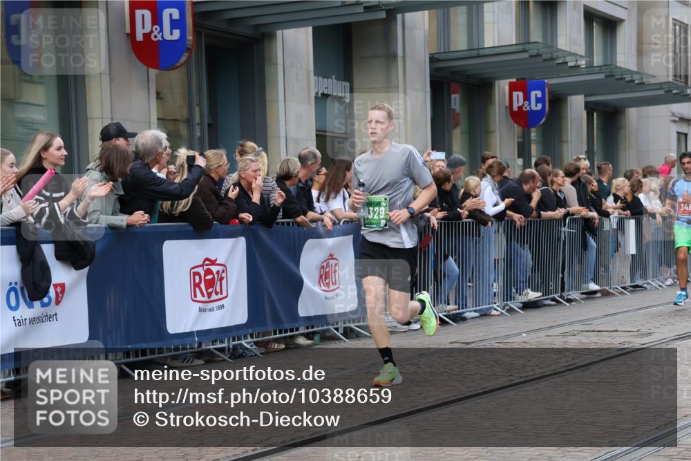 13.09.2026 - 21. swb-Marathon Bremen Strokosch-Dieckow http://msf.ph/oto/10388659 13.09.2026 12:58:44 Ziel 1118, 1508, 1576, 1751, 3584, 3624, 3688, 4399, 4847, 6991, 8065, 8994, 9120, 9329, 346, 1576, 2049, 5672, 6198, 6929, 8311, 8394 meine-sportfotos.de