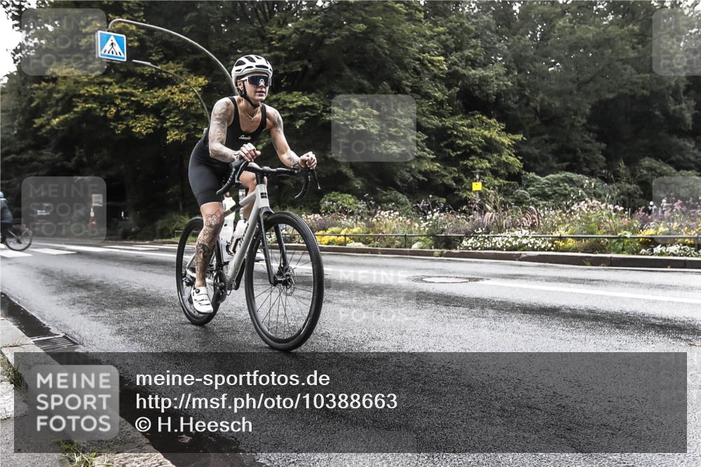 13.09.2026 - Stadtparktriathlon H.Heesch http://msf.ph/oto/10388663 13.09.2026 12:34:52 Radfahren 978, 1177, 1178, 1234 meine-sportfotos.de