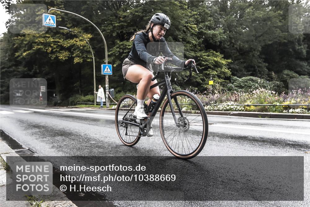 13.09.2026 - Stadtparktriathlon H.Heesch http://msf.ph/oto/10388669 13.09.2026 12:35:11 Radfahren 1078 meine-sportfotos.de