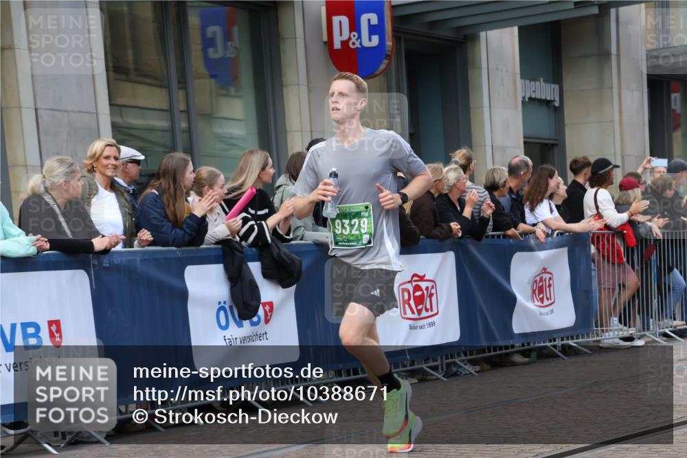 13.09.2026 - 21. swb-Marathon Bremen Strokosch-Dieckow http://msf.ph/oto/10388671 13.09.2026 12:58:45 Ziel 1118, 1508, 1751, 1993, 3584, 3624, 3688, 4399, 4847, 6991, 8065, 8383, 8994, 9120, 9329, 346, 1576, 2049, 5672, 6198, 6929, 8311, 8394 meine-sportfotos.de