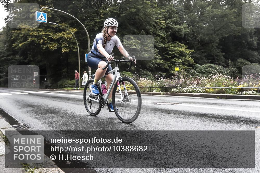 13.09.2026 - Stadtparktriathlon H.Heesch http://msf.ph/oto/10388682 13.09.2026 12:35:49 Radfahren 1090, 1181 meine-sportfotos.de
