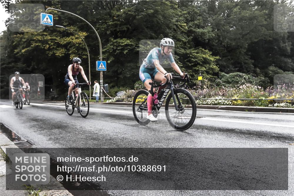 13.09.2026 - Stadtparktriathlon H.Heesch http://msf.ph/oto/10388691 13.09.2026 12:35:55 Radfahren 1052, 1065, 1075, 1112, 1181, 1301 meine-sportfotos.de