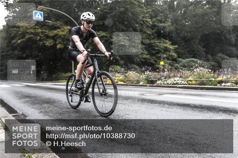 13.09.2026 - Stadtparktriathlon H.Heesch http://msf.ph/oto/10388730 13.09.2026 12:36:29 Radfahren 1004, 1056, 1295 meine-sportfotos.de