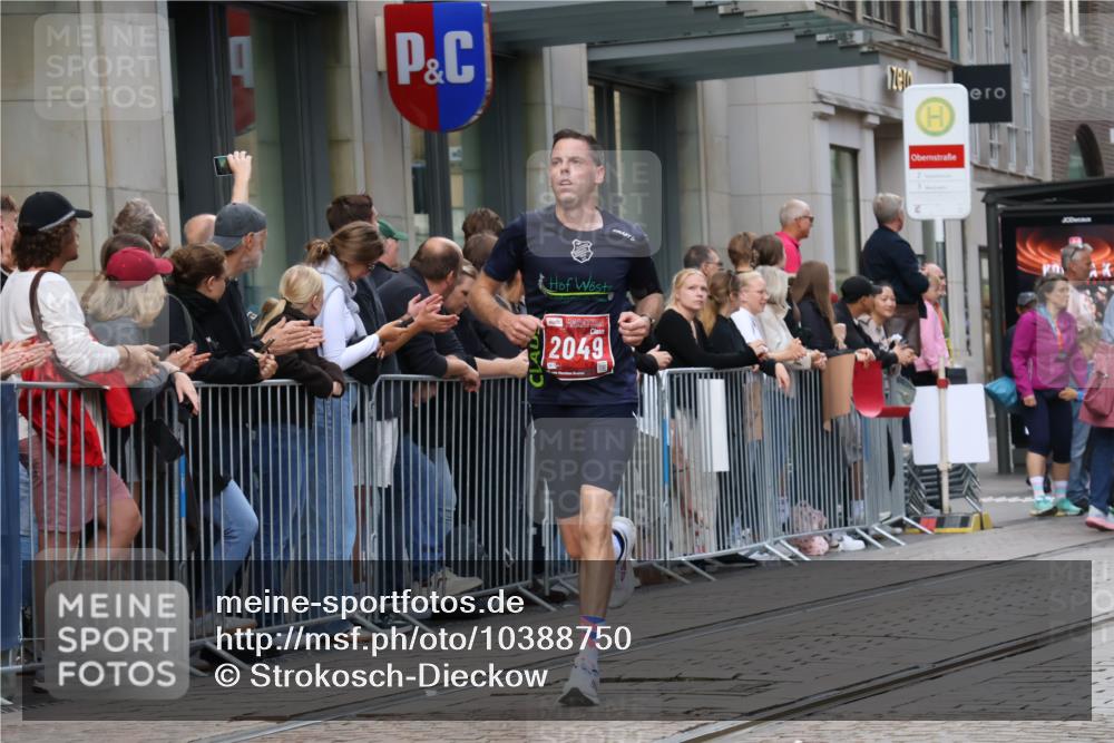 13.09.2026 - 21. swb-Marathon Bremen Strokosch-Dieckow http://msf.ph/oto/10388750 13.09.2026 12:58:51 Ziel 658, 1118, 1248, 1508, 1751, 1993, 2651, 3584, 3688, 4096, 4399, 4847, 6991, 8383, 8994, 9120, 9329, 9533, 346, 1576, 2049, 3624, 4847, 5672, 6929, 8065, 8311 meine-sportfotos.de