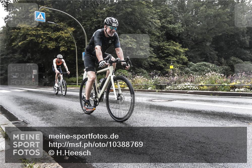 13.09.2026 - Stadtparktriathlon H.Heesch http://msf.ph/oto/10388769 13.09.2026 12:37:17 Radfahren 953, 1158, 1233, 1247 meine-sportfotos.de