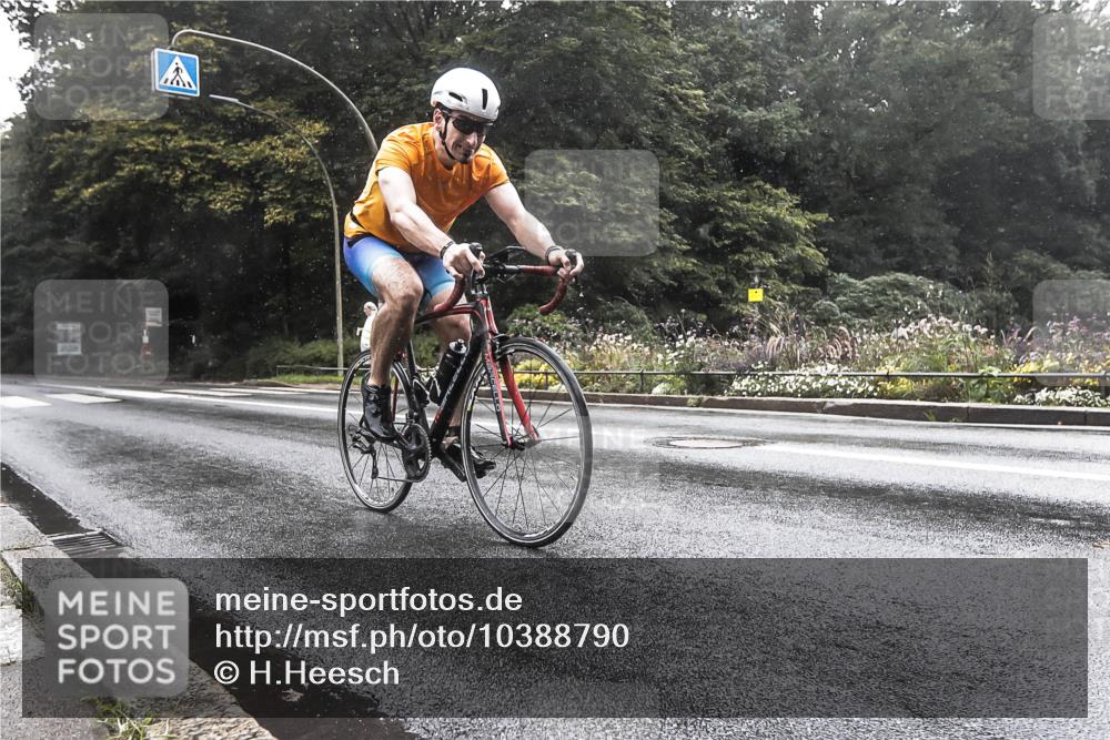 13.09.2026 - Stadtparktriathlon H.Heesch http://msf.ph/oto/10388790 13.09.2026 12:37:39 Radfahren 956, 1203, 1278 meine-sportfotos.de