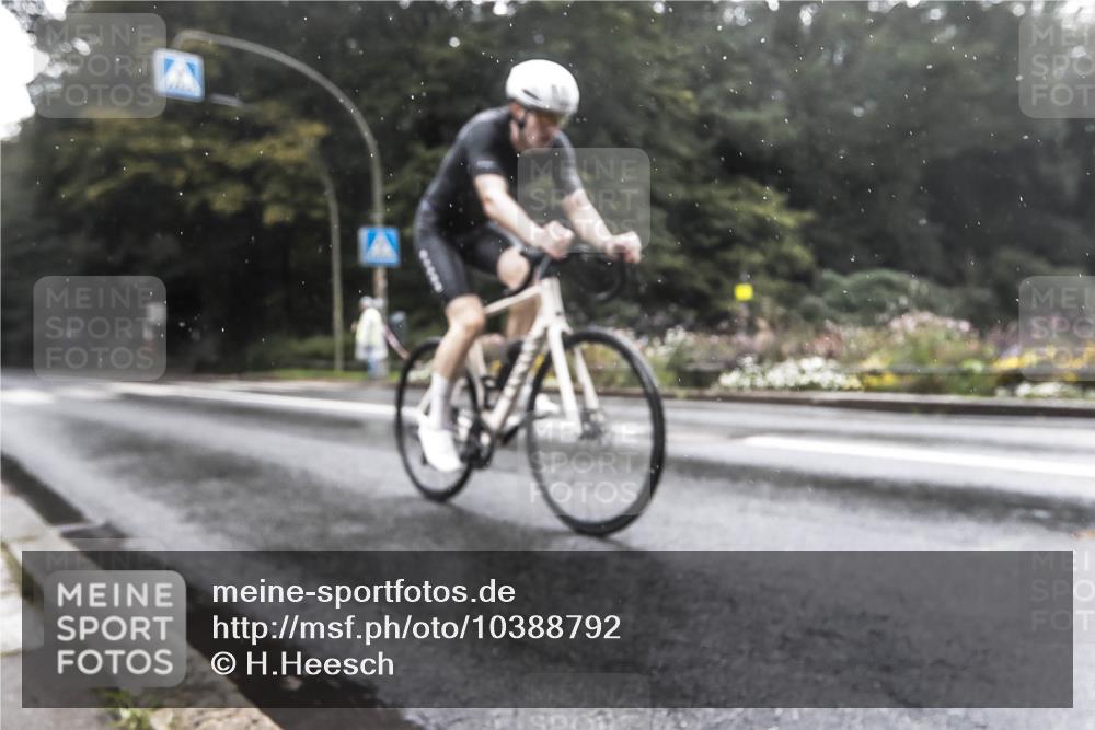13.09.2026 - Stadtparktriathlon H.Heesch http://msf.ph/oto/10388792 13.09.2026 12:37:41 Radfahren 956, 1278 meine-sportfotos.de