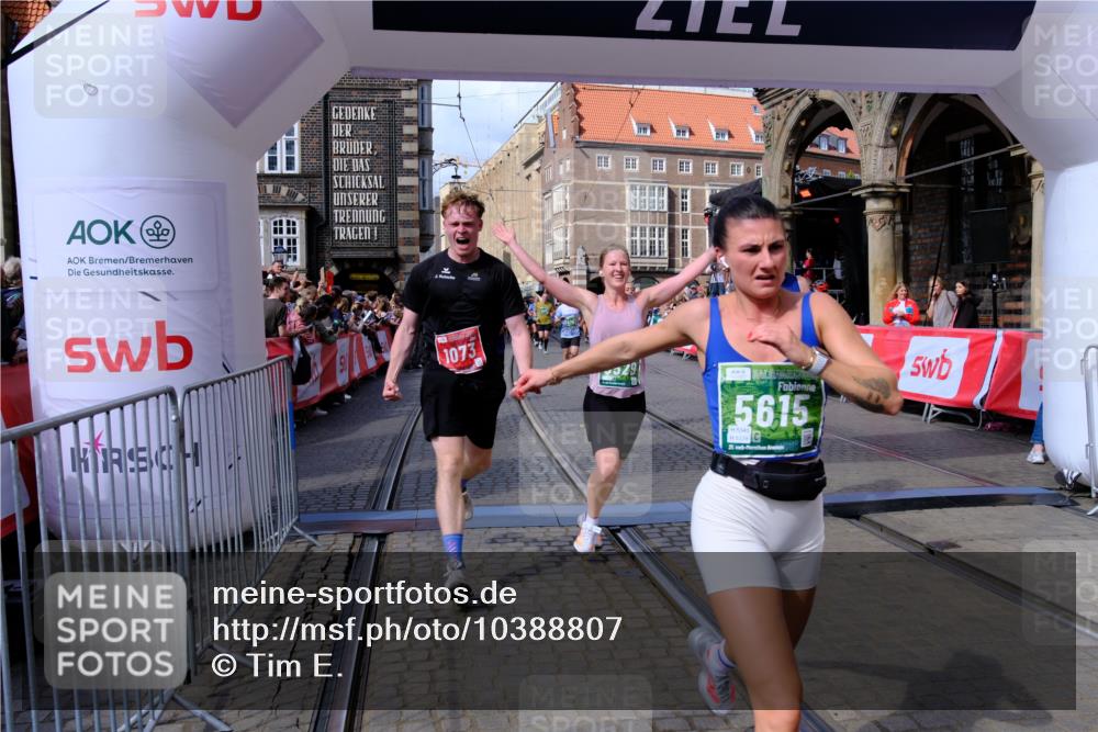 13.09.2026 - 21. swb-Marathon Bremen Tim E. http://msf.ph/oto/10388807 13.09.2026 13:30:34 Ziel 881, 1909, 1938, 2265, 2364, 2900, 4763, 5615, 6225, 6942, 6992, 6994, 7184, 7609, 7821, 7932, 7966, 8090, 8105, 8115, 8169, 8314, 8441, 8494, 9015, 9412, 9529 meine-sportfotos.de