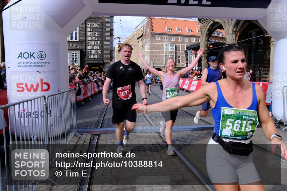 13.09.2026 - 21. swb-Marathon Bremen Tim E. http://msf.ph/oto/10388814 13.09.2026 13:30:34 Ziel 881, 1909, 1938, 2265, 2364, 2900, 4763, 5615, 6225, 6942, 6992, 6994, 7184, 7609, 7821, 7932, 7966, 8090, 8105, 8115, 8169, 8314, 8441, 8494, 9015, 9412, 9529 meine-sportfotos.de