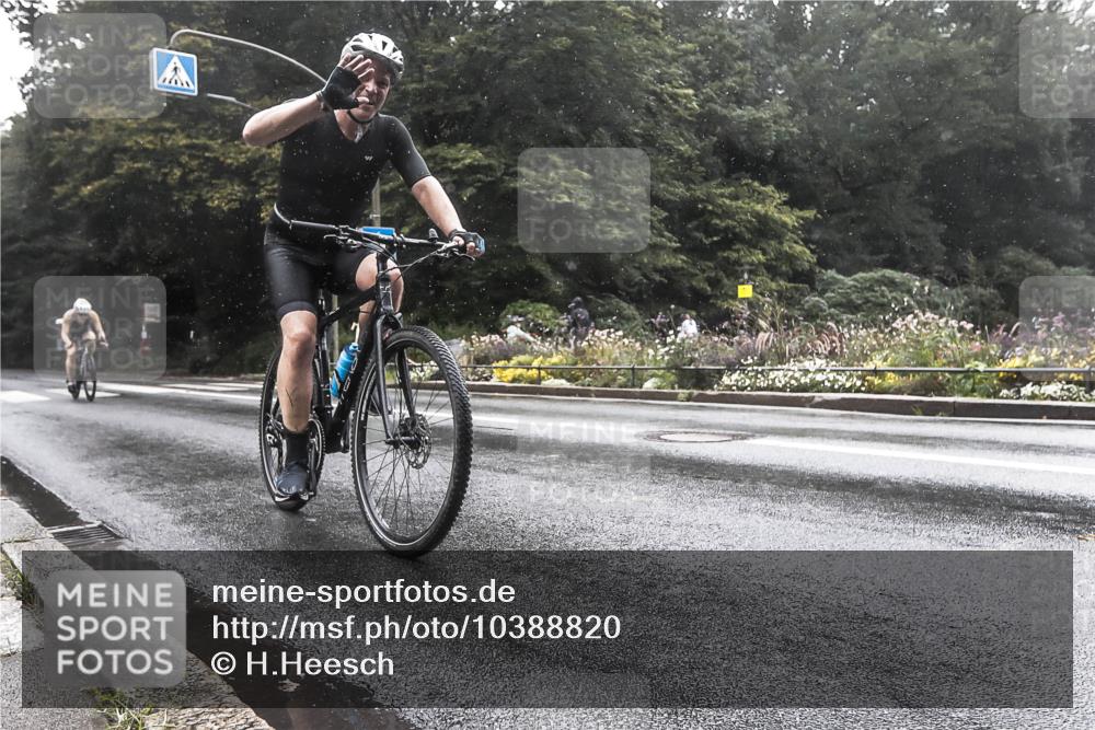 13.09.2026 - Stadtparktriathlon H.Heesch http://msf.ph/oto/10388820 13.09.2026 12:38:05 Radfahren 949, 1072, 1108, 1248, 1254 meine-sportfotos.de