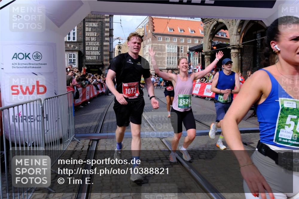 13.09.2026 - 21. swb-Marathon Bremen Tim E. http://msf.ph/oto/10388821 13.09.2026 13:30:34 Ziel 881, 1909, 1938, 2265, 2364, 2900, 4763, 5615, 6225, 6942, 6992, 6994, 7184, 7609, 7821, 7932, 7966, 8090, 8105, 8115, 8169, 8314, 8441, 8494, 9015, 9412, 9529 meine-sportfotos.de